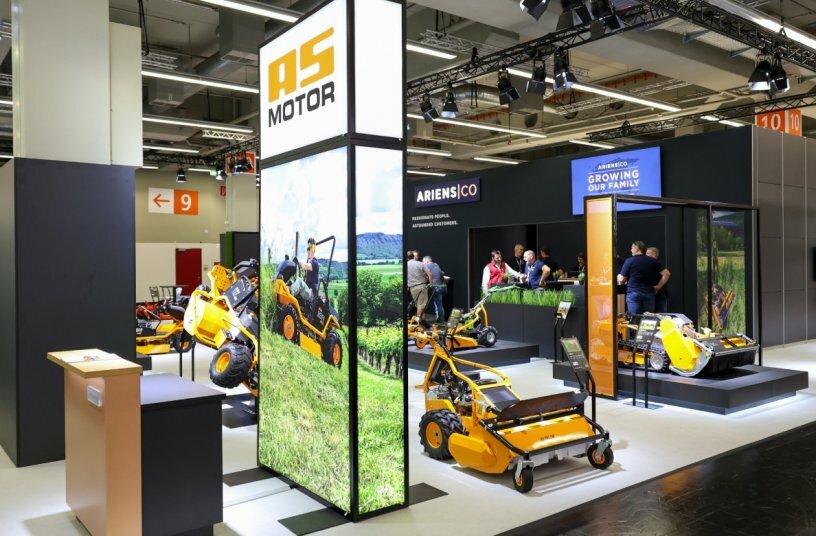 Die Besucher der GaLaBau können sich auf dem Stand der AriensCo 9 420 in Halle 9 auf zahlreiche Neuheiten von AS-Motor und Ariens freuen. Auf den Fotos ist der Stand der Ariens Company bei der GaLaBau 2022 zu sehen.<br>BILDQUELLE: AriensCo GmbH