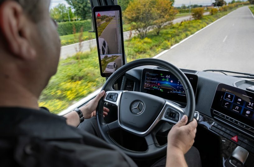 The Actros L on the roads around Molsheim, facility of Mercedes-Benz Trucks in France<br>IMAGE SOURCE: Daimler Truck AG