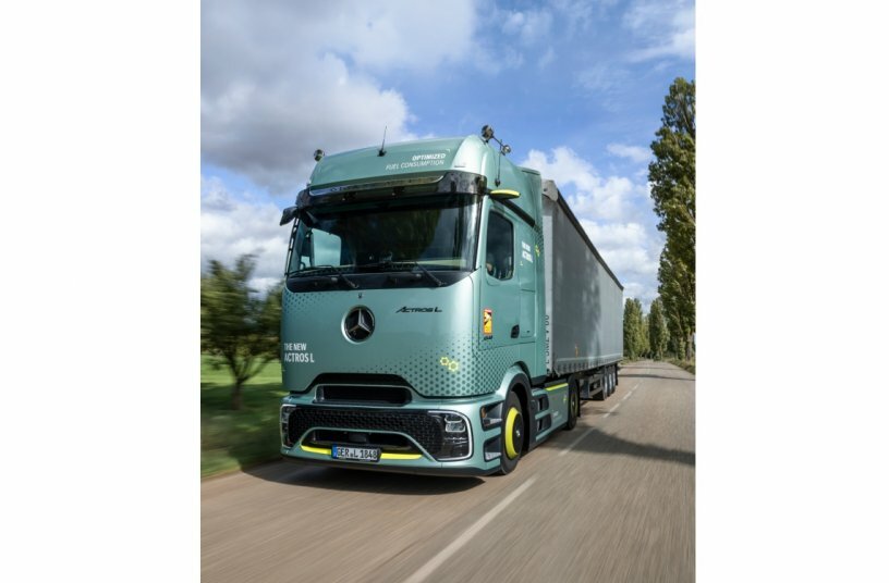 The Actros L on the roads around Molsheim, facility of Mercedes-Benz Trucks in France<br>IMAGE SOURCE: Daimler Truck AG