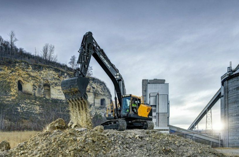 Like the larger models, the HX300L features the fully electro-hydraulic (FEH) hydraulic system. This includes electric joysticks that communicate with the valve block via cables.<br>IMAGE SOURCE: Hyundai Construction Equipment Europe
