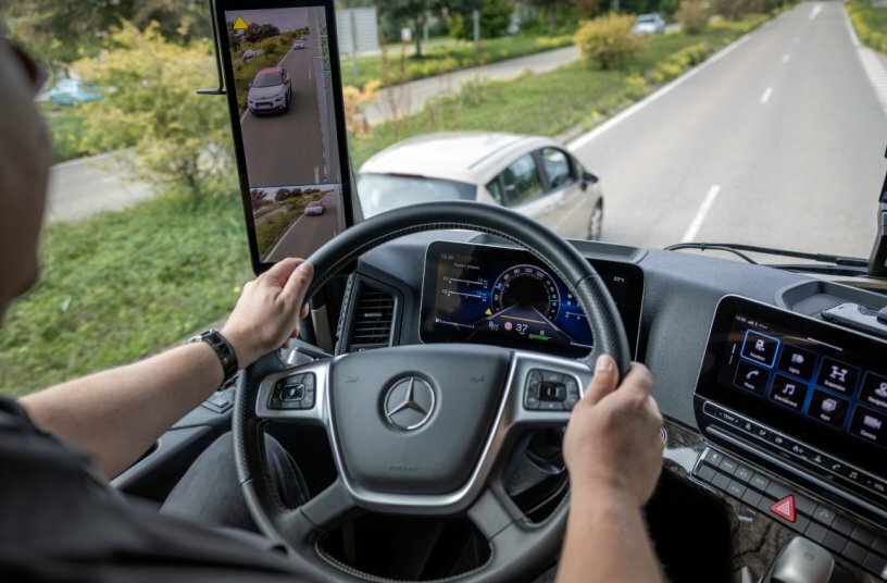 The Actros L on the roads around Molsheim, facility of Mercedes-Benz Trucks in France<br>IMAGE SOURCE: Daimler Truck AG