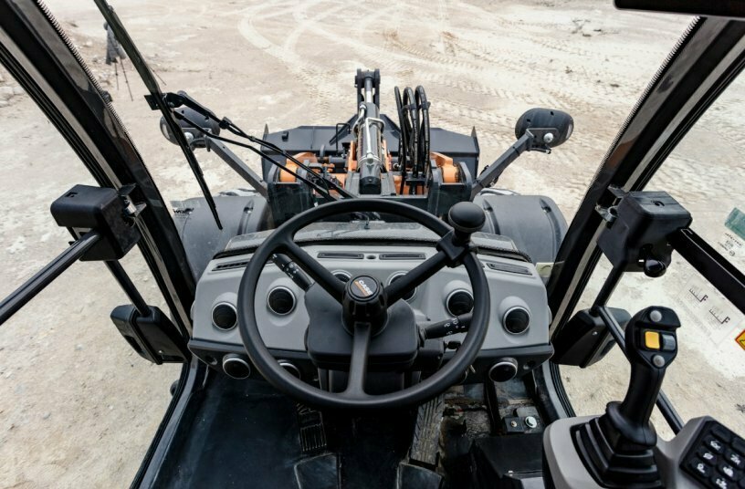CASE takes on 100hp segment with new 421G wheel loader<br>IMAGE SOURCE: CASE