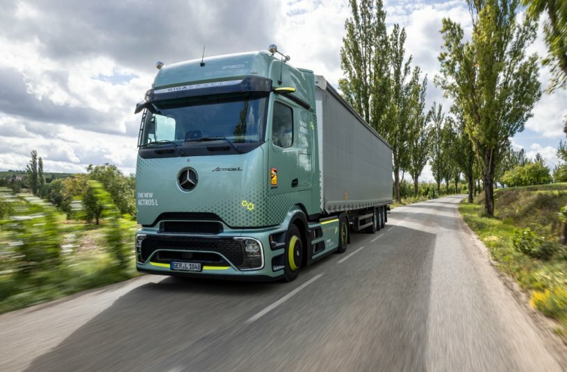 The Actros L on the roads around Molsheim, facility of Mercedes-Benz Trucks in France<br>IMAGE SOURCE: Daimler Truck AG