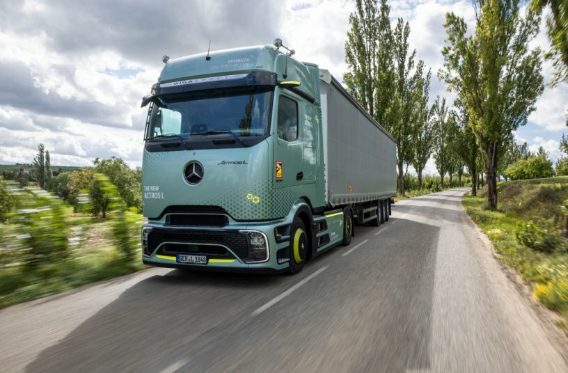 Der Actros L auf den Straßen rund um Molsheim, Standort von Mercedes-Benz Trucks in Frankreich<br>BILDQUELLE: Daimler Truck AG