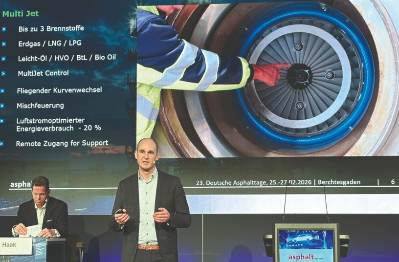 Zum Thema Es bleibt heiß – Brennstoffstrategien für die Asphaltproduktion warf Steven MacNelly, Bereichsleiter Entwicklung & Konstruktion bei Benninghoven, einen näheren Blick auf zukunftsweisende Brennertechnologien.<br>BILDQUELLE: WIRTGEN GROUP
