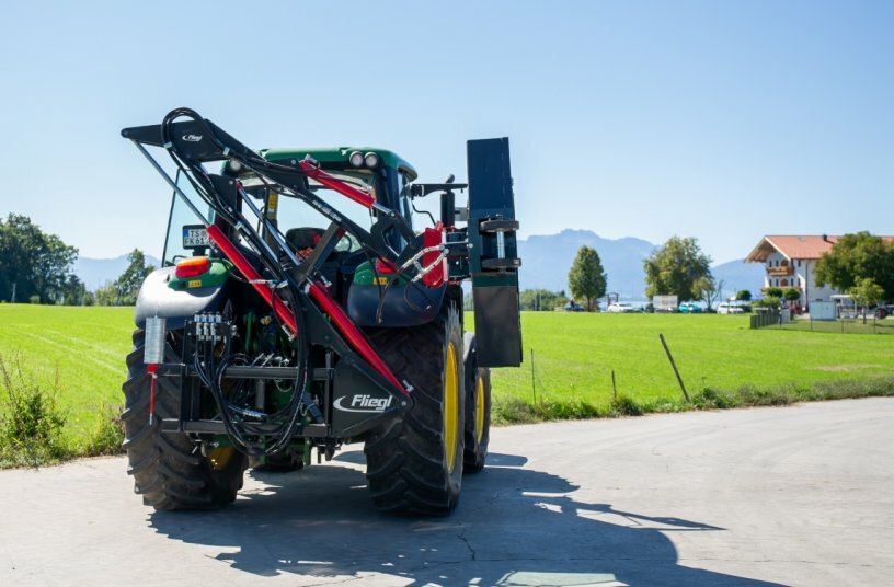 The Fliegl extension arm – new possibilities in forestry and agricultural maintenance<br>IMAGE SOURCE: Fliegl Agro-Center GmbH