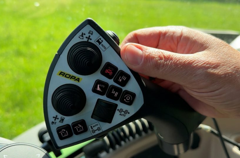 The new intelligent trailing steering system for the ROPA Keiler 2 RK22<br>IMAGE SOURCE: ROPA Fahrzeug- und Maschinenbau GmbH
