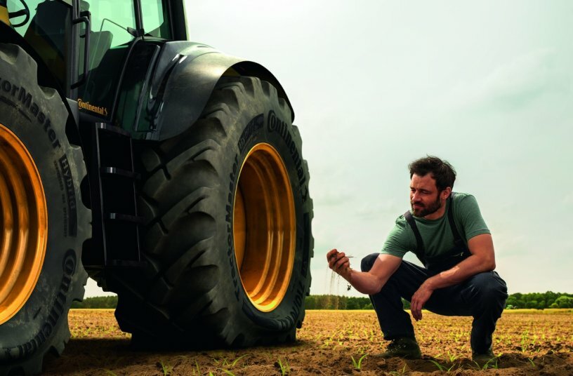 Continental Landwirtschaftsreifen legen besonderen Wert auf Bodenschutz, Kraftstoffeinsparung und Langlebigkeit. Der VF Tractor Master Hybrid zeichnet sich durch hohe Traktion auf der Straße und Kraftstoffeffizienz auf dem Feld aus.<br>BILDQUELLE: Continental