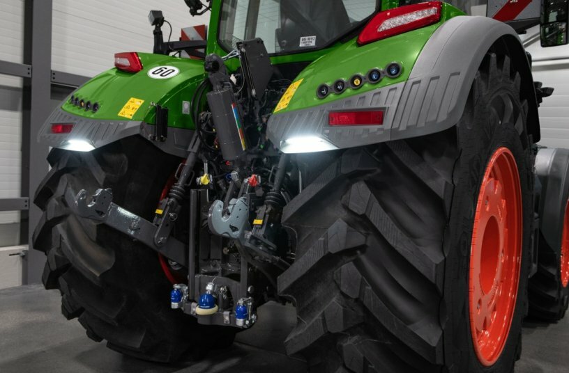 Makes the working day a pleasure. Fendt 800 Vario<br>IMAGE SOURCE: Fendt