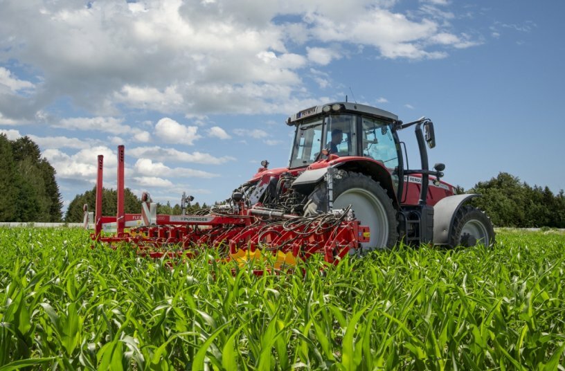 FLEXCARE V 6200 with precision control system<br>IMAGE SOURCE: PÖTTINGER Landtechnik GmbH