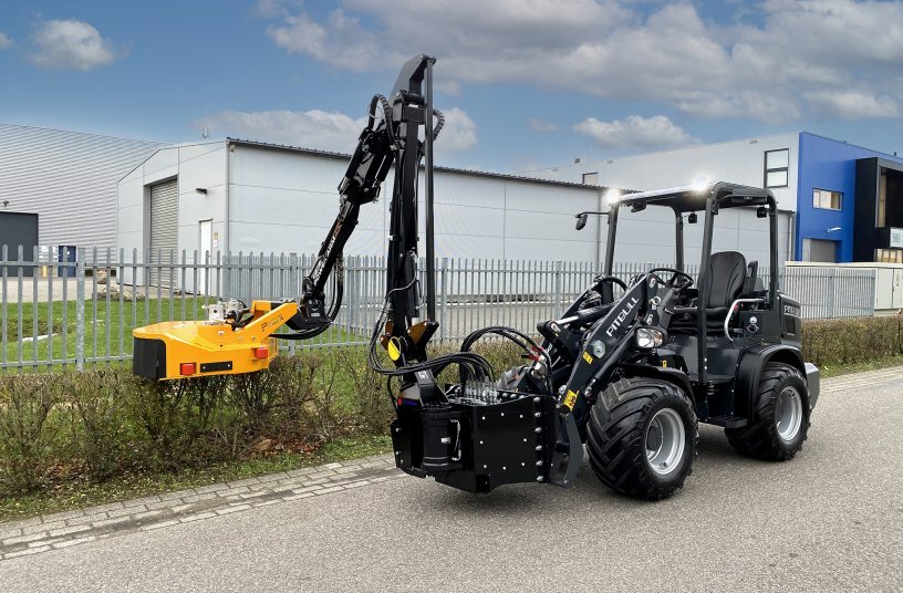 Perfect for the wheel loader: Dabekausen presents new McConnel compact boom<br>IMAGE SOURCE: JJ. Dabekausen B.V.