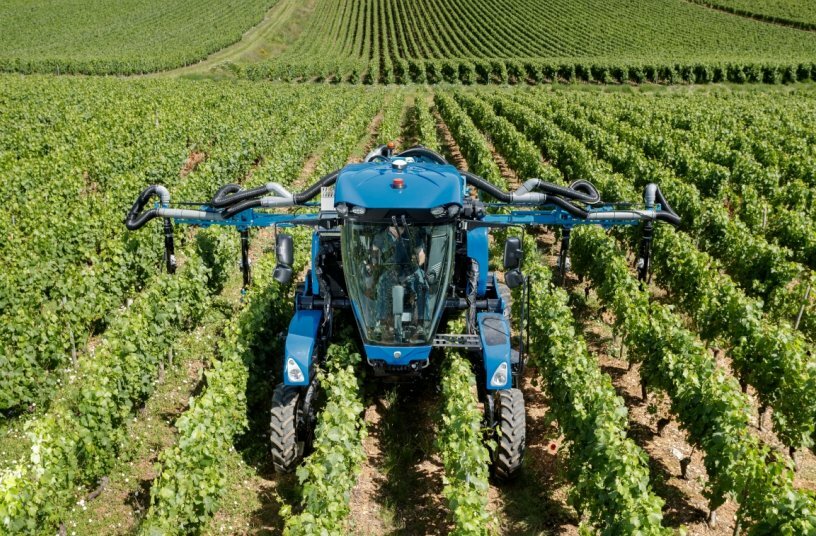New Holland Braud 9.80N<br>IMAGE SOURCE: New Holland Agriculture