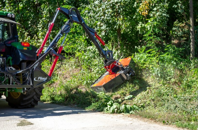 The Fliegl extension arm – new possibilities in forestry and agricultural maintenance<br>IMAGE SOURCE: Fliegl Agro-Center GmbH