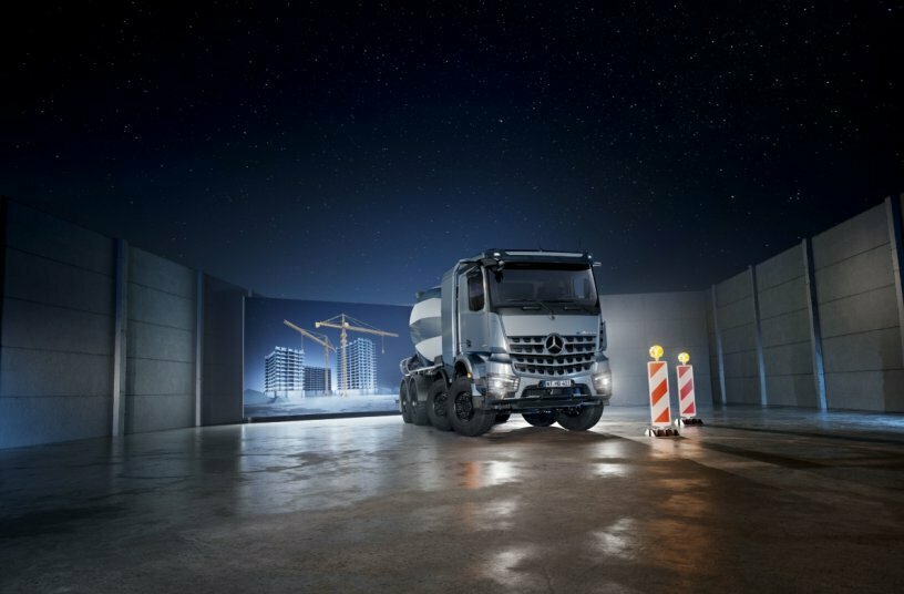 Robust, kraftvoll – und nun auch vollelektrisch: Mercedes-Benz Trucks präsentiert auf der bauma 2025 den neuen eArocs 400<br>BILDQUELLE: Daimler Truck AG