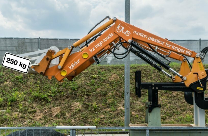 Auf www.igus.de/frontladertest lassen sich die Hochlast-Versuchsreihen live verfolgen. Angezeigt wird dabei, welche aktuellen Lager-Wellen-Paarungen geprüft werden, sowie die Ergebnisse bereits abgeschlossener Tests.<br>BILDQUELLE: igus GmbH
