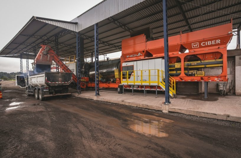 Dank innovativer Technologien für die Trocknung des Minerals arbeitet die Ciber Anlage iNOVA 1500 besonders sparsam mit geringem Brennstoffverbrauch. <br>BILDQUELLE: WIRTGEN GROUP