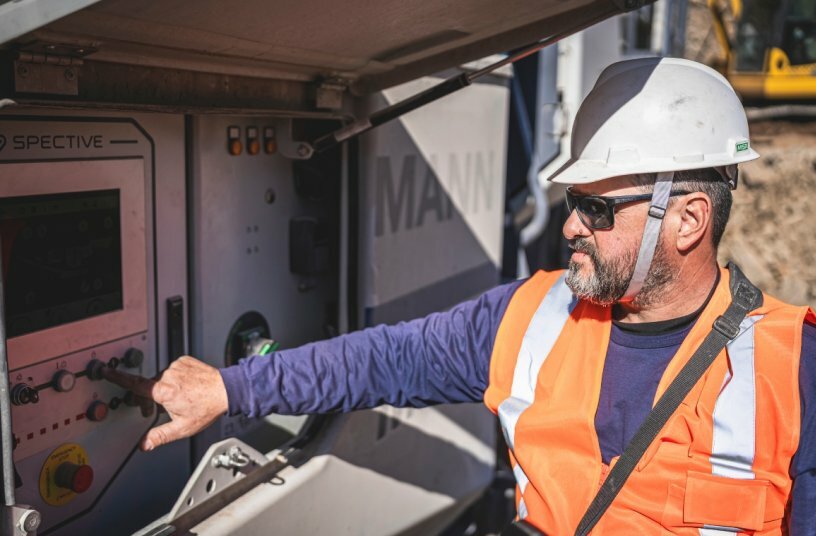 Thanks to SPECTIVE, the operation of the plants is intuitive. Thanks to SPECTIVE CONNECT, the machines can be monitored from anywhere on the site.<br>IMAGE SOURCE: WIRTGEN GROUP