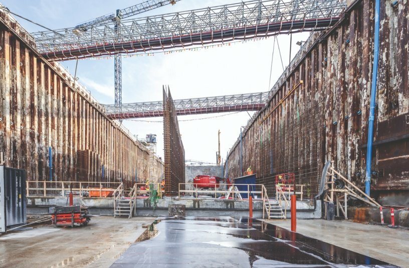 LGS Working Platforms enable optimal positioning of service lines.<br>IMAGE SOURCE: PERI SE
