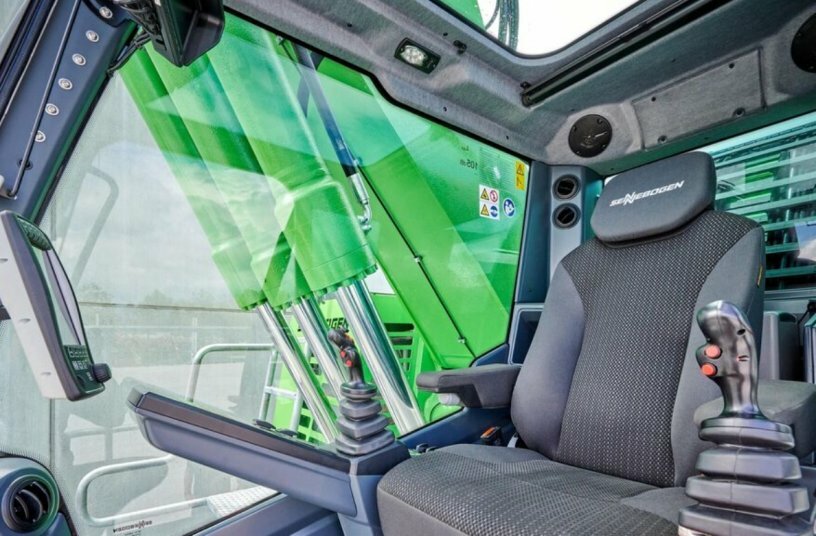 The new SENNEBOGEN maXcab - The most modern and comfortable cab in its class<br>IMAGE SOURCE: SENNEBOGEN Maschinenfabrik GmbH
