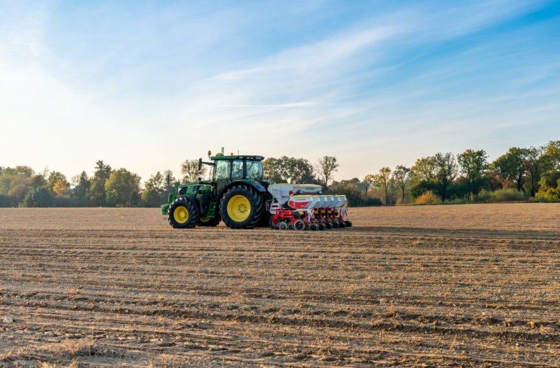 The PURO H 3000 gives an impressive performance with precision, high output and ease of use<br>IMAGE SOURCE: PÖTTINGER Landtechnik GmbH