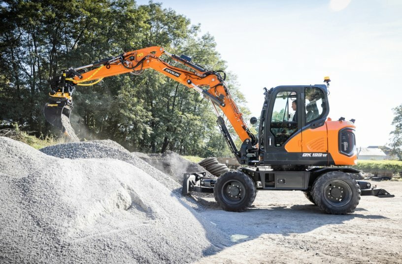 Develon DX100w-7<br>IMAGE SOURCE: DEVELON