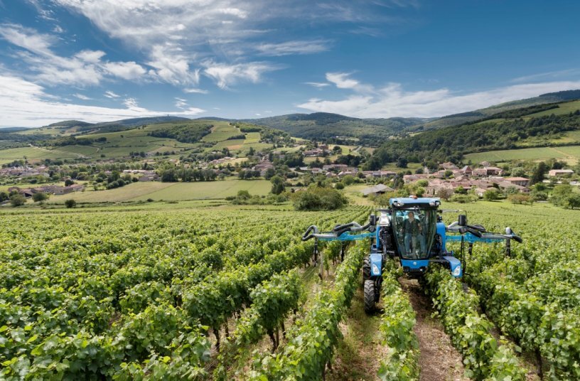 New Holland Braud 9.80N<br>IMAGE SOURCE: New Holland Agriculture