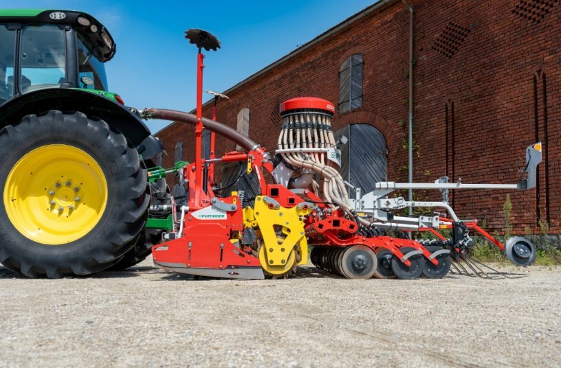 The perfectly balanced seed drill for the front hopper: AEROSEM F<br>IMAGE SOURCE: PÖTTINGER Landtechnik GmbH