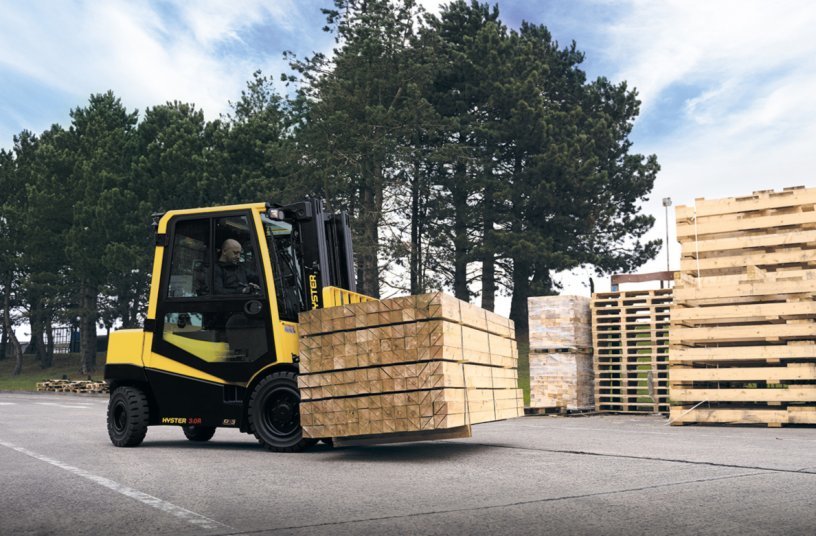 New Hyster ® A Series Lift Trucks Scale to Industry Challenges