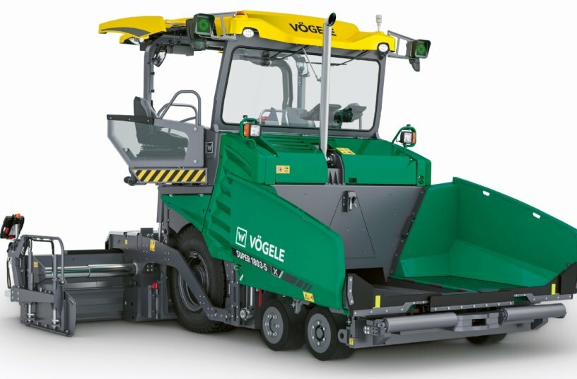 Erster Radfertiger der Strich-5-Generation: Auf der Bauma 2025 präsentiert Vögele den neuen SUPER 1803-5 X-Tier.<br>BILDQUELLE: WIRTGEN GROUP