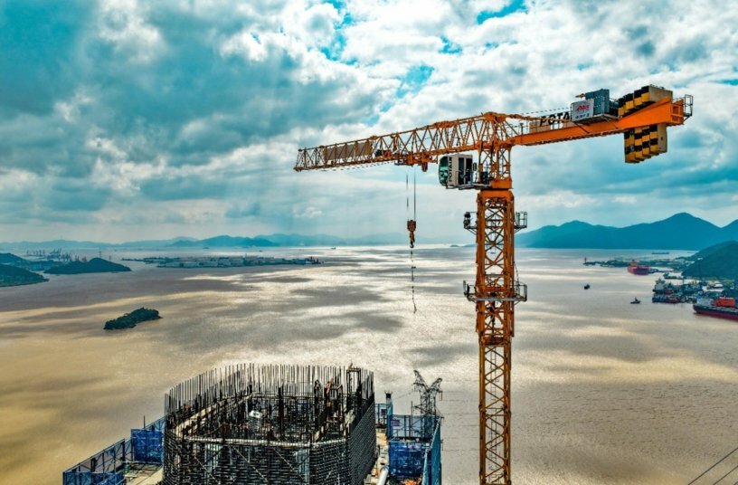 Potain MCT 385 cranes support construction of the world’s longest-span road-rail bridge<br>IMAGE SOURCE: Manitowoc