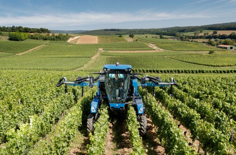 New Holland Braud 9.80N<br>IMAGE SOURCE: New Holland Agriculture