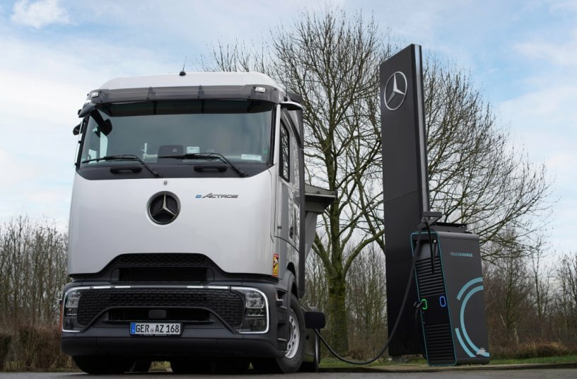 Daimler Truck establishes semi-public charging network for trucks – first pilot customers successfully launched<br>IMAGE SOURCE: Daimler Truck AG