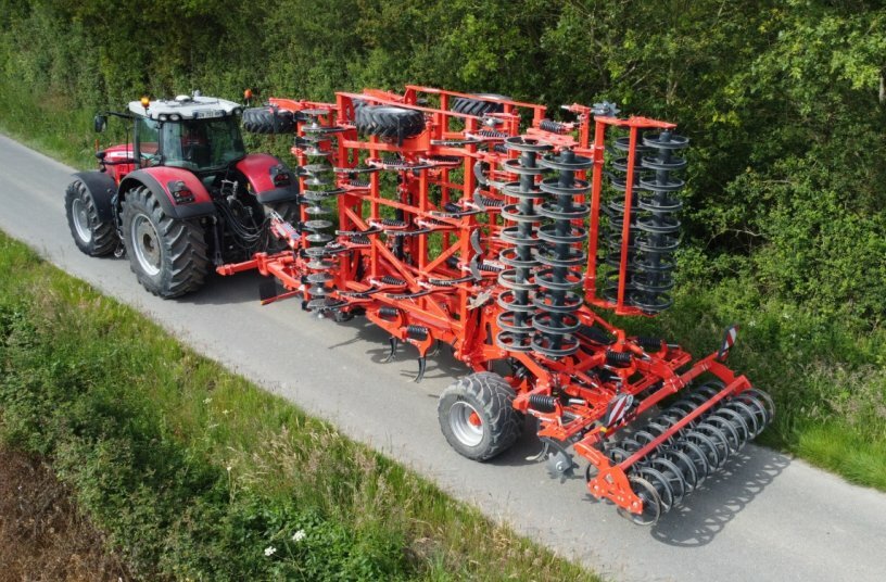 KUHN stellt seinen neuen Zinkengrubber HIGHLANDER vor: Von der exakten flachen Stoppelbearbeitung bis zur Grundbodenbearbeitung – alles abgedeckt!<br>BILDQUELLE: KUHN-HUARD SAS