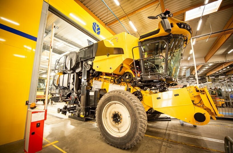 New Holland combine entering the in-line test booths<br>IMAGE SOURCE: CNH Industrial N.V.