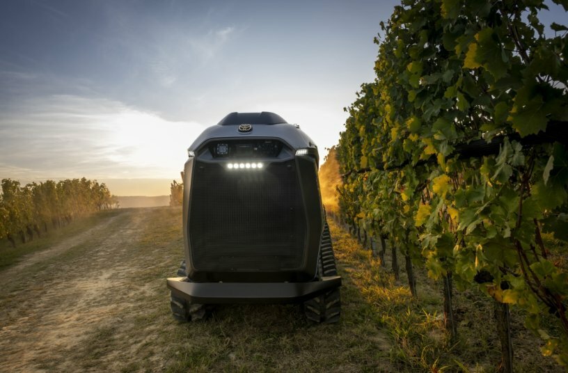 New Holland R4 Robot Series<br>IMAGE SOURCE: New Holland Agriculture