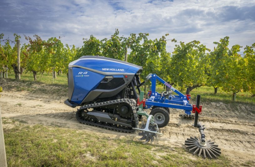 New Holland R4 Robot Series<br>IMAGE SOURCE: New Holland Agriculture