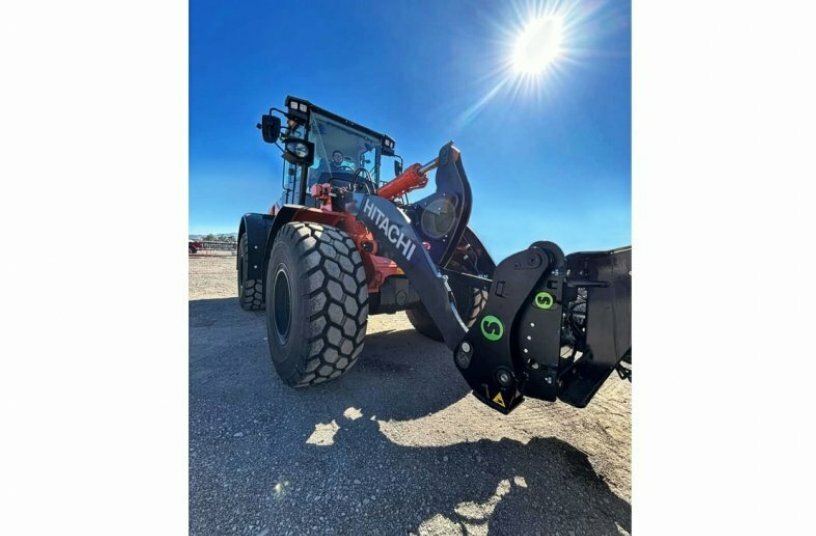 Steelwrist SQL brings proven excavator technology to wheel loaders. Wheel loaders are among the most attachment-intensive machine types in the construction and material handling sectors.<br>IMAGE SOURCE: Steelwrist AB