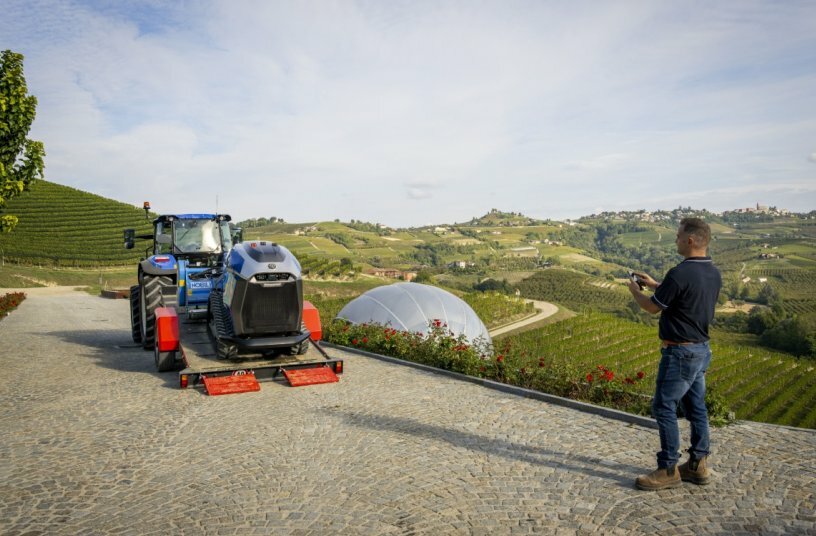 New Holland R4 Robot Series<br>IMAGE SOURCE: New Holland Agriculture