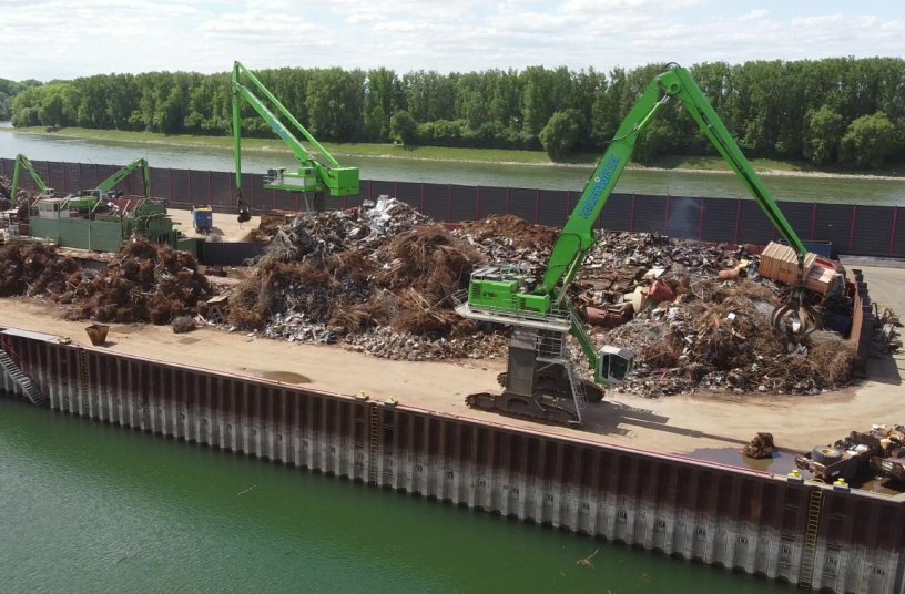 Höchste Effizienz, geringe Betriebskosten sowie eine starke Verfügbarkeit – Schrott Wetzel setzt konsequent auf eine Flotte von SENNEBOGEN-Umschlagmaschinen. <br>BILDQUELLE: SENNEBOGEN Maschinenfabrik GmbH