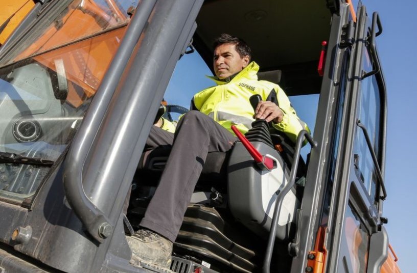 Safety expert: Stephane Dieu, Product Manager for DEVELON excavators.<br>IMAGE SOURCE: DEVELON
