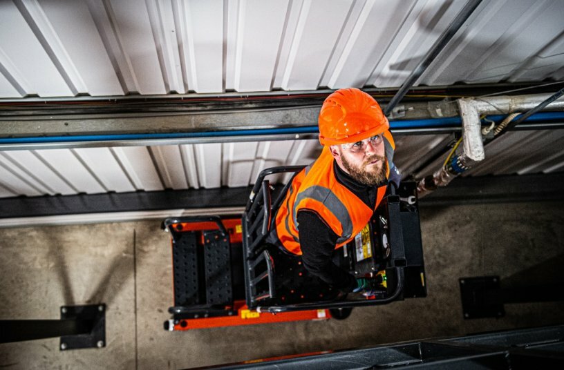 JLG® Power Towers Encourages Awareness of Work at Height Option During No Falls Week<br>IMAGE SOURCE: JLG
