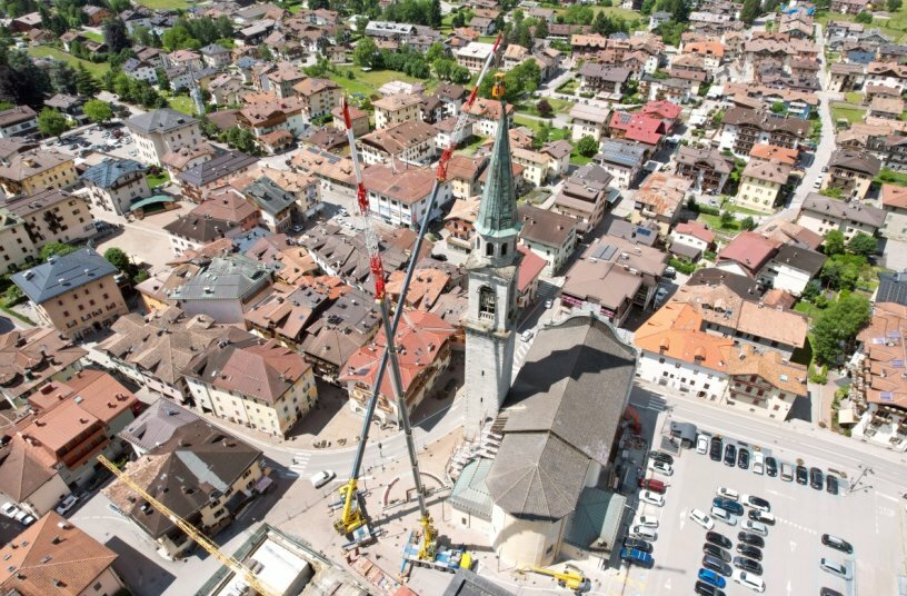 Two Grove all-terrain cranes team up to repair historic Italian church<br>IMAGE SOURCE: Manitowoc