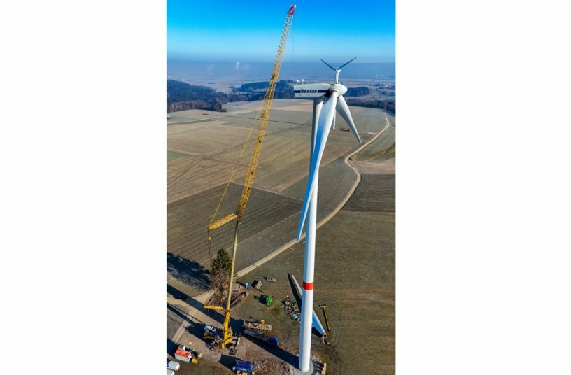 The Grove GMK6400-1 was rigged with its MegaWingLift™ which provides outstanding load chart improvements – perfect for this wind turbine project.<br>IMAGE SOURCE: Manitowoc