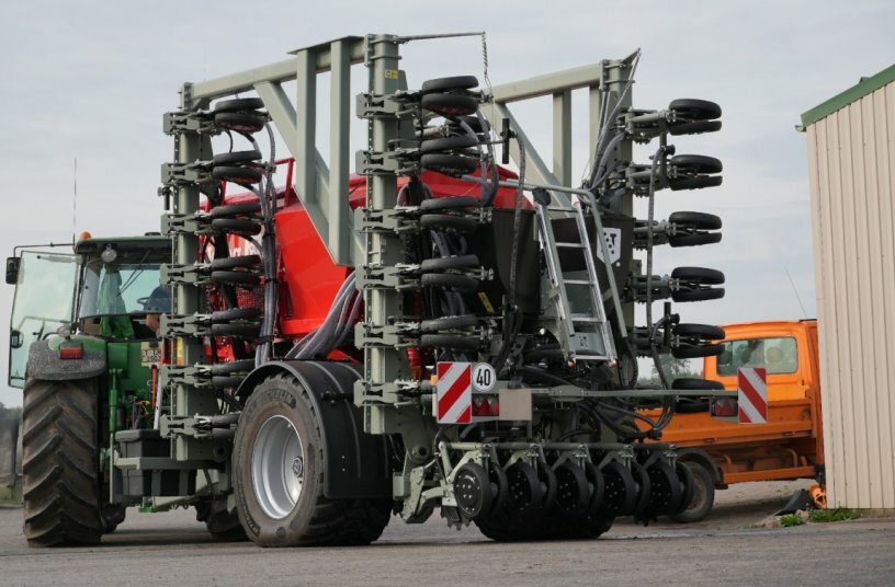 T-ForcePlus 750 mit dreiteiliger Klappung für optimalen Straßentransport<br>BILDQUELLE: Novag GmbH