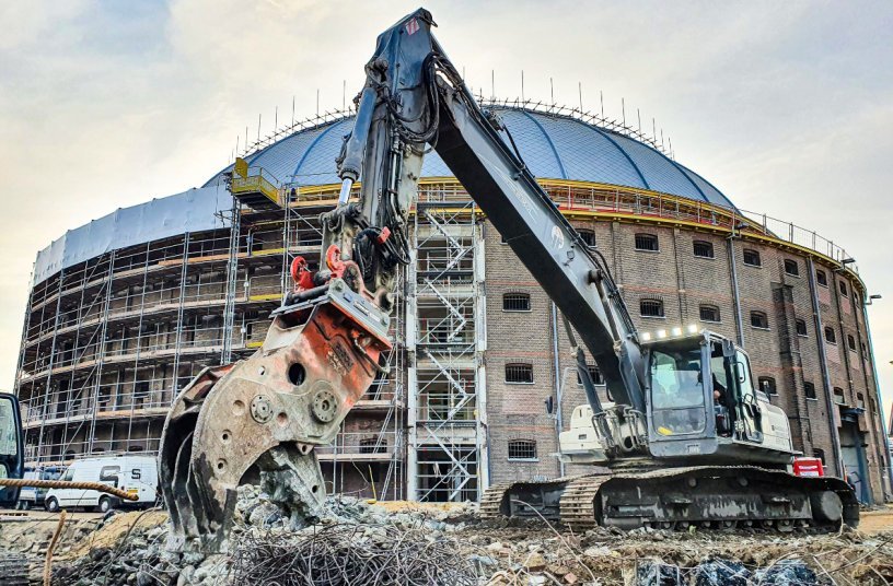 SQ couplers are made for heavy duty demolition applications.<br>IMAGE SOURCE: Lehnhoff Hartstahl GmbH