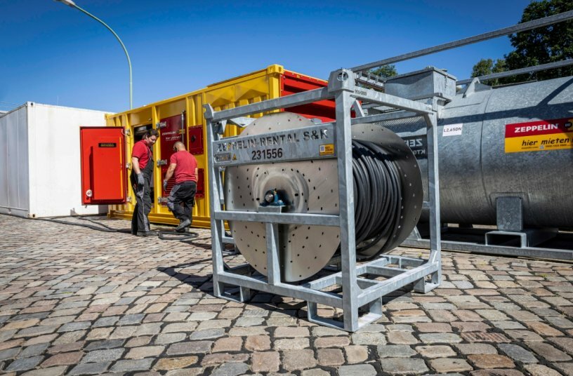 Ergänzt wurde die Anlage durch einen 11.500-Liter- und einen 20.000-Liter-Tankcontainer, die per Fernzugriff überwacht werden können.<br>BILDQUELLE: Zeppelin Rental GmbH