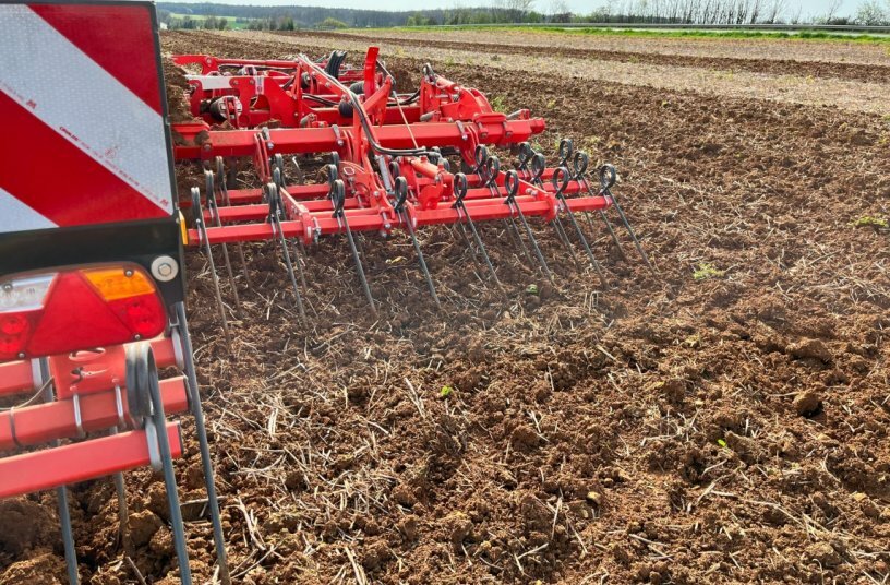 KUHN stellt seinen neuen Zinkengrubber HIGHLANDER vor: Von der exakten flachen Stoppelbearbeitung bis zur Grundbodenbearbeitung – alles abgedeckt!<br>BILDQUELLE: KUHN-HUARD SAS