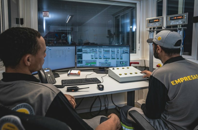 The advanced BLS 4 plant control system features an optimized control concept that is tightly focused on functionality and user-friendliness.<br>IMAGE SOURCE: WIRTGEN GROUP