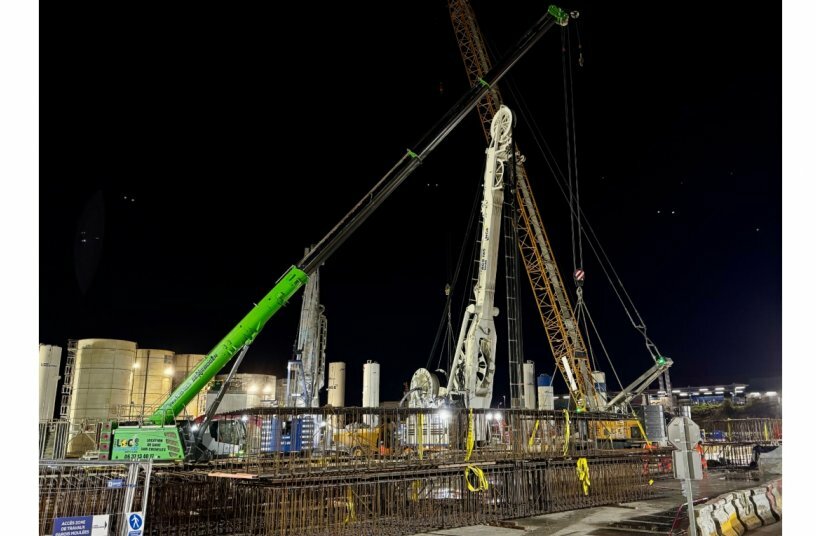 SENNEBOGEN cranes in action: diaphragm walls and heavy-duty work for the new Paris metro network<br>IMAGE SOURCE: SENNEBOGEN Maschinenfabrik GmbH