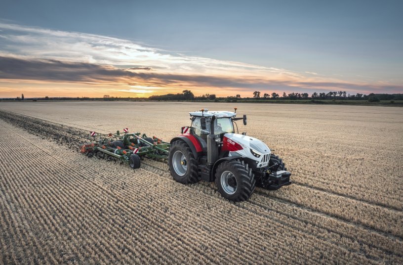 STEYR Cervus CVT<br>IMAGE SOURCE: STEYR